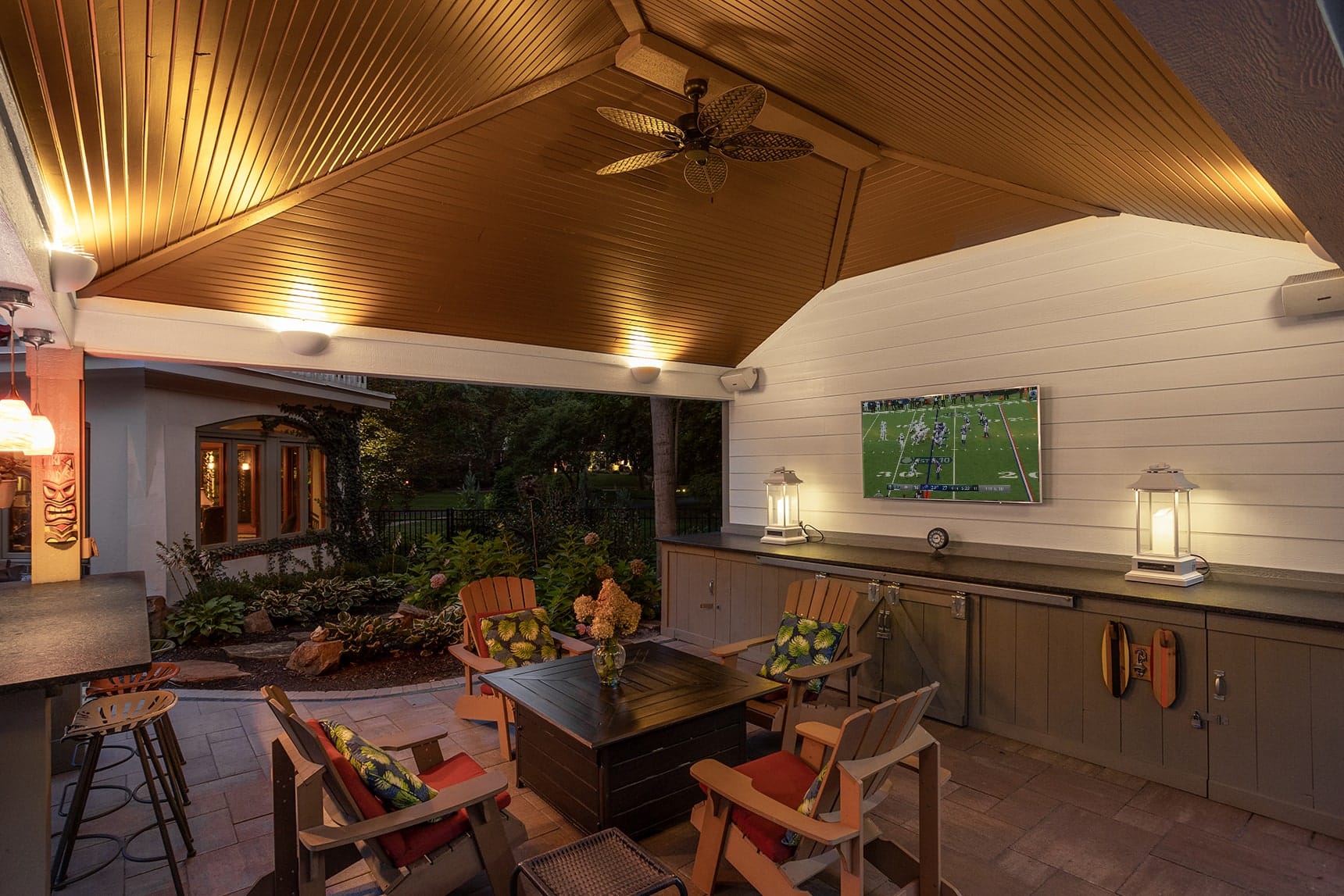 covered outdoor living spaces