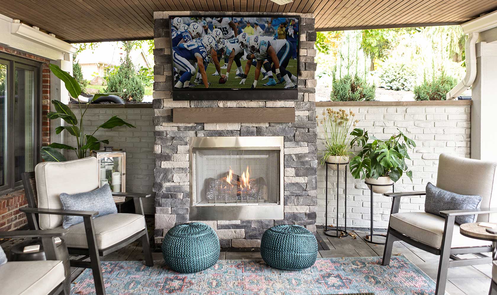 outdoor design with tv.